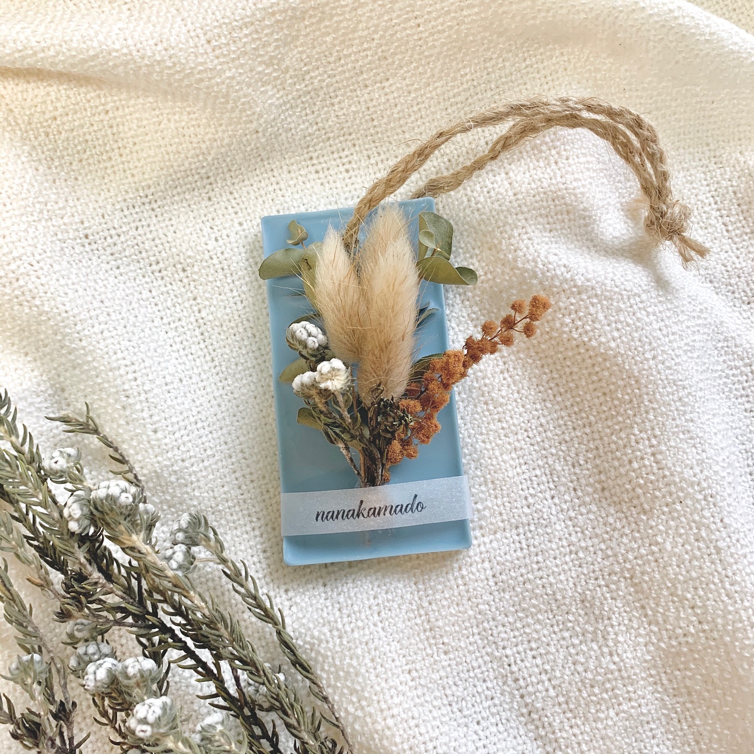 ブルーベース・ラグラス×ミモザのアロマワックスサシェ（レクタングル型）