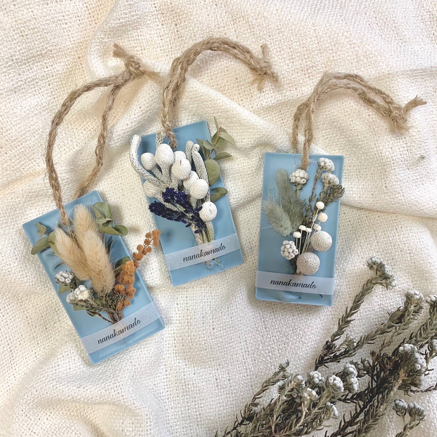 ブルーベース・ラグラス×ミモザのアロマワックスサシェ（レクタングル型）