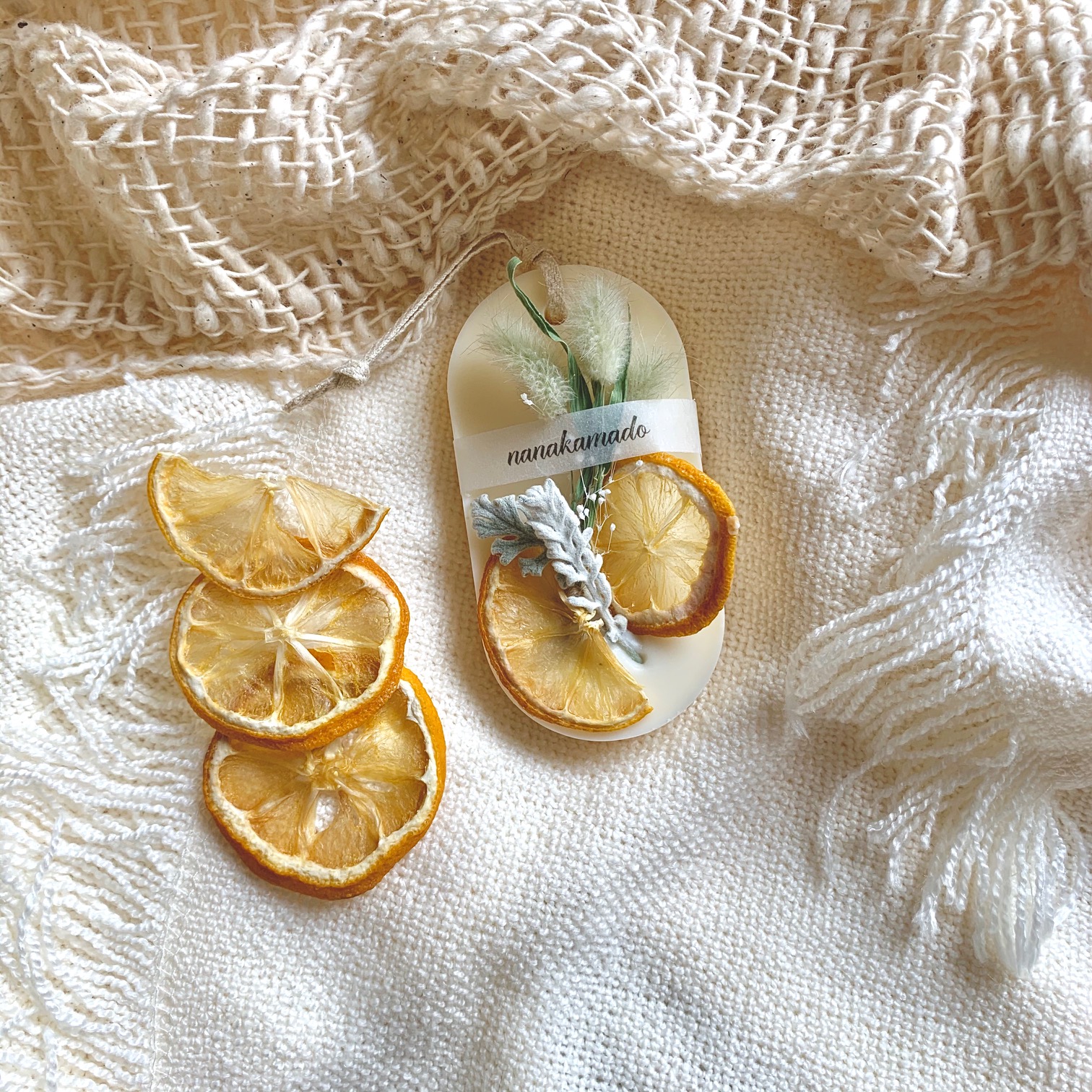 クリームベース・ドライレモン×ラグラスのアロマワックスサシェ（オーバル型）