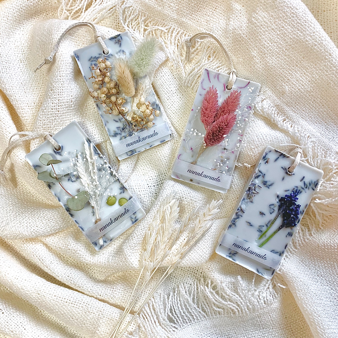 グレーベース・ペッパーベリー×ラグラスのアロマワックスサシェ（レクタングル型）