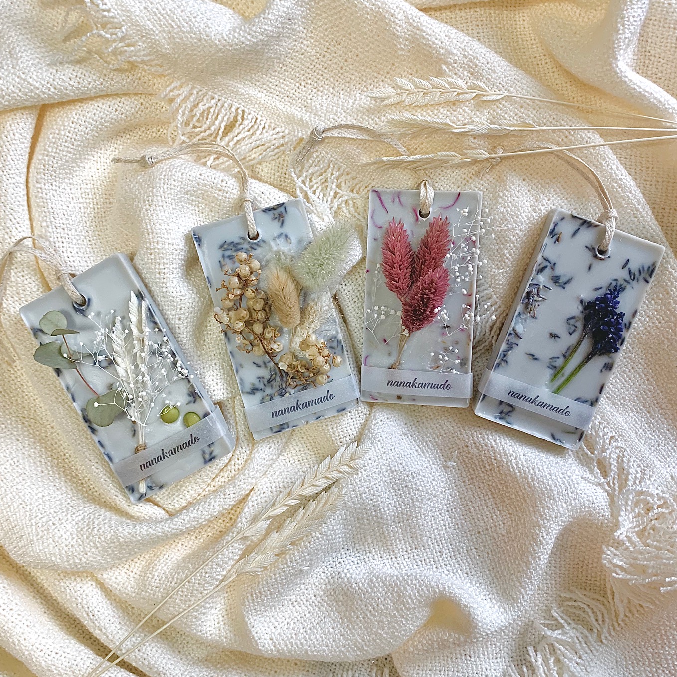 グレーベース・ペッパーベリー×ラグラスのアロマワックスサシェ（レクタングル型）