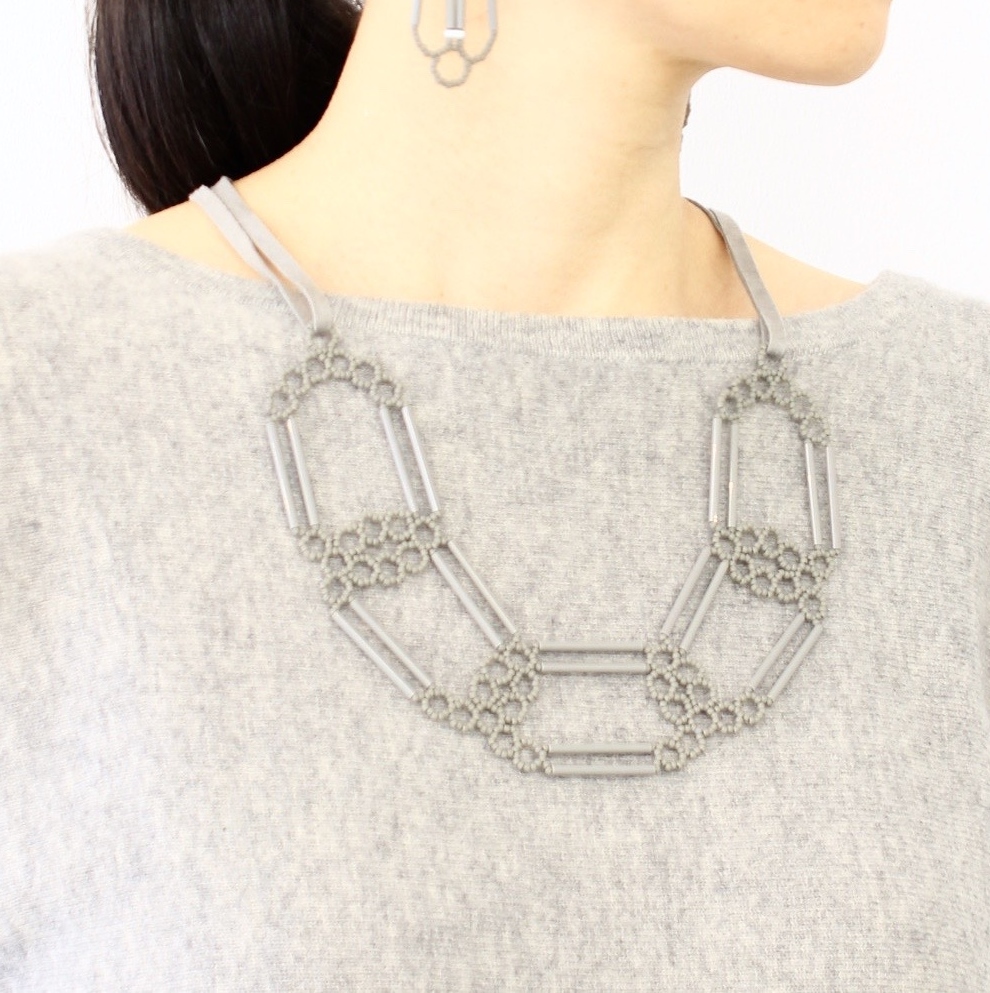 PN-010-BK / WH / GR (Ellipse Necklace)
