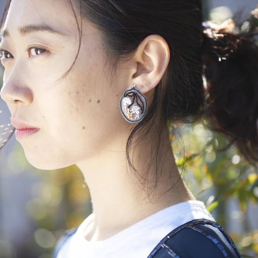 【ブランドBOX付き】T2-LLP-BK / BL (Lily Pierced)