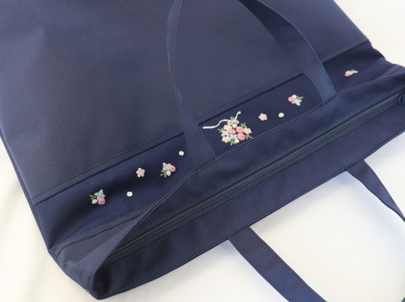 自立型手刺繍入りレッスンバッグ