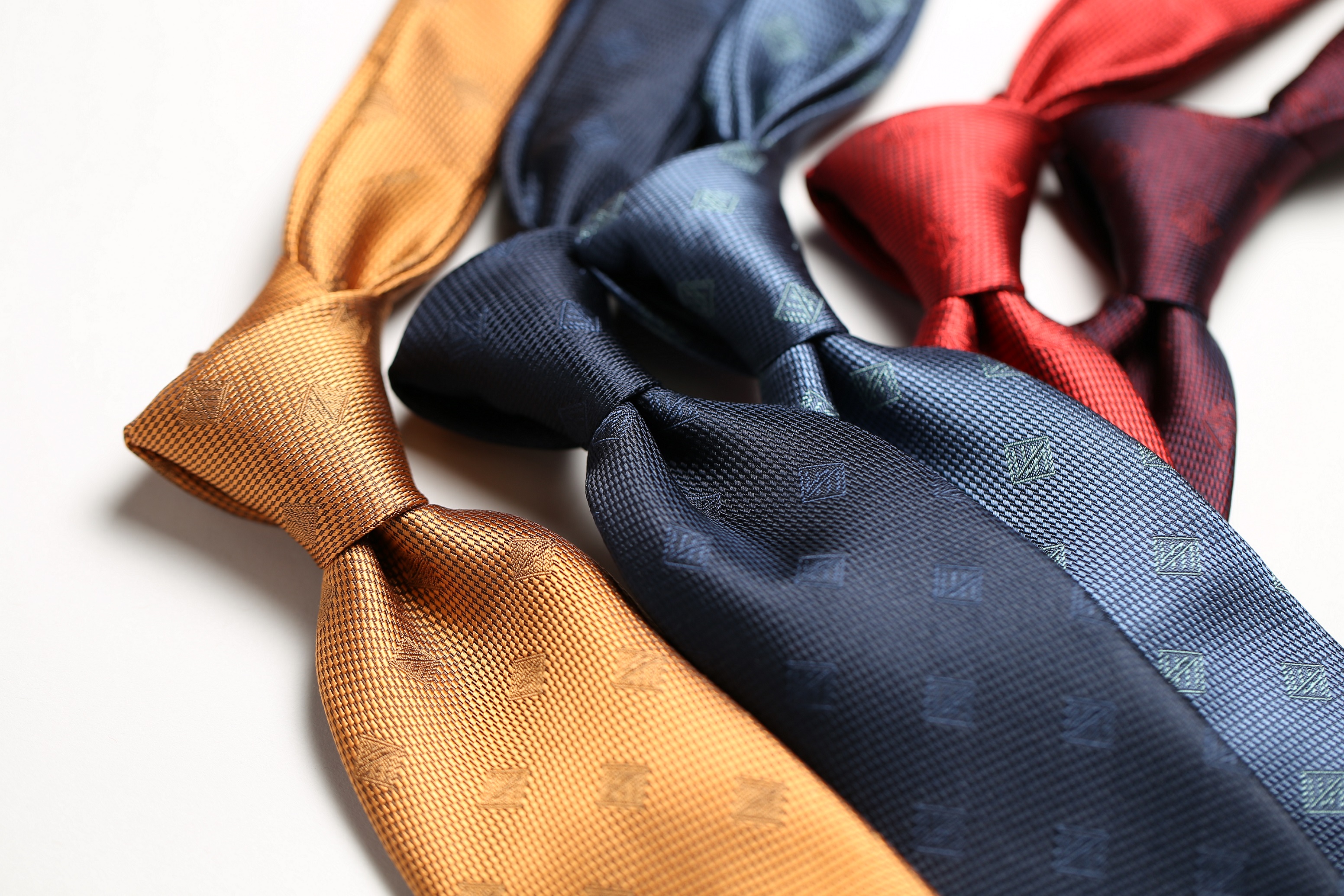 ベーシックロゴネクタイ