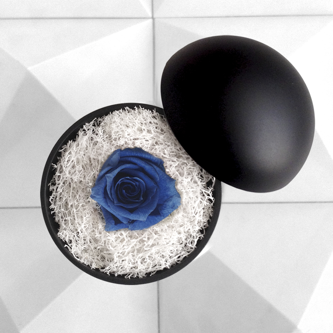 flower of love - globe "blue rose & white moss"
