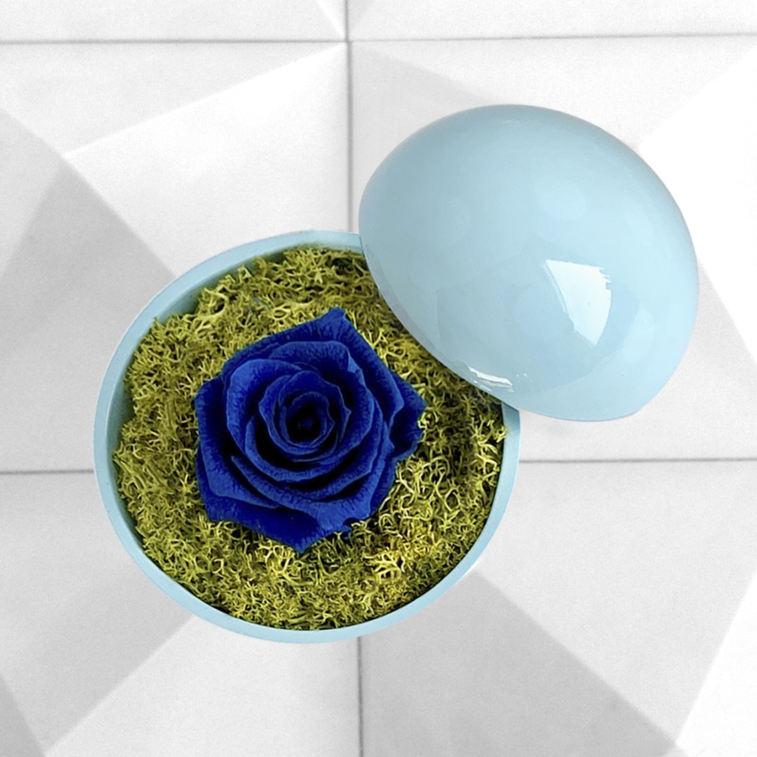 flower of love - globe "blue rose & green moss"