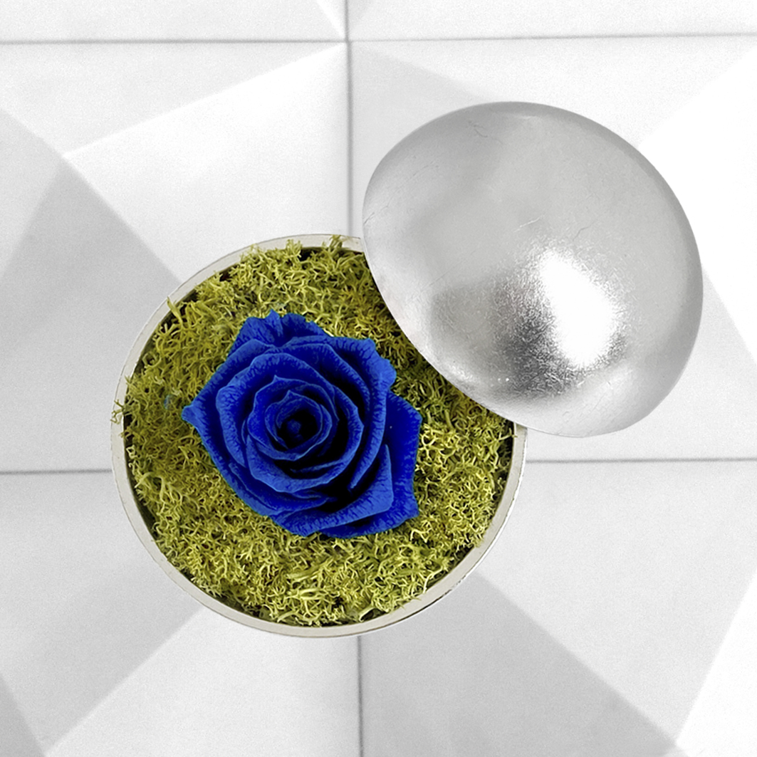 flower of love - globe "blue rose & green moss"