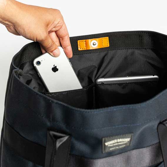 LIGHT TOTE