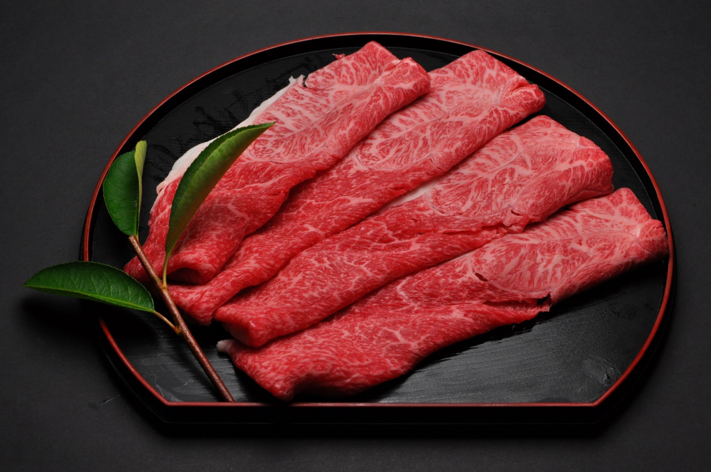 松阪牛すき焼き用（肩・モモ）