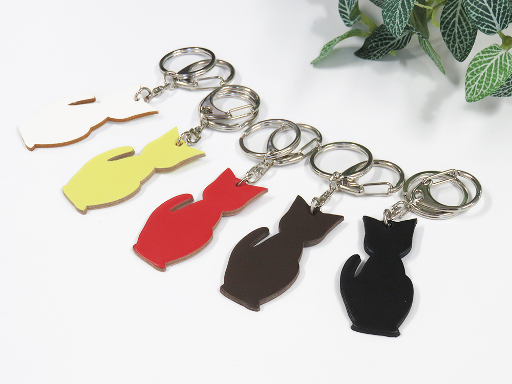 【名入れ可】本革 猫チャームキーホルダー キーリング 日本製 LR0030