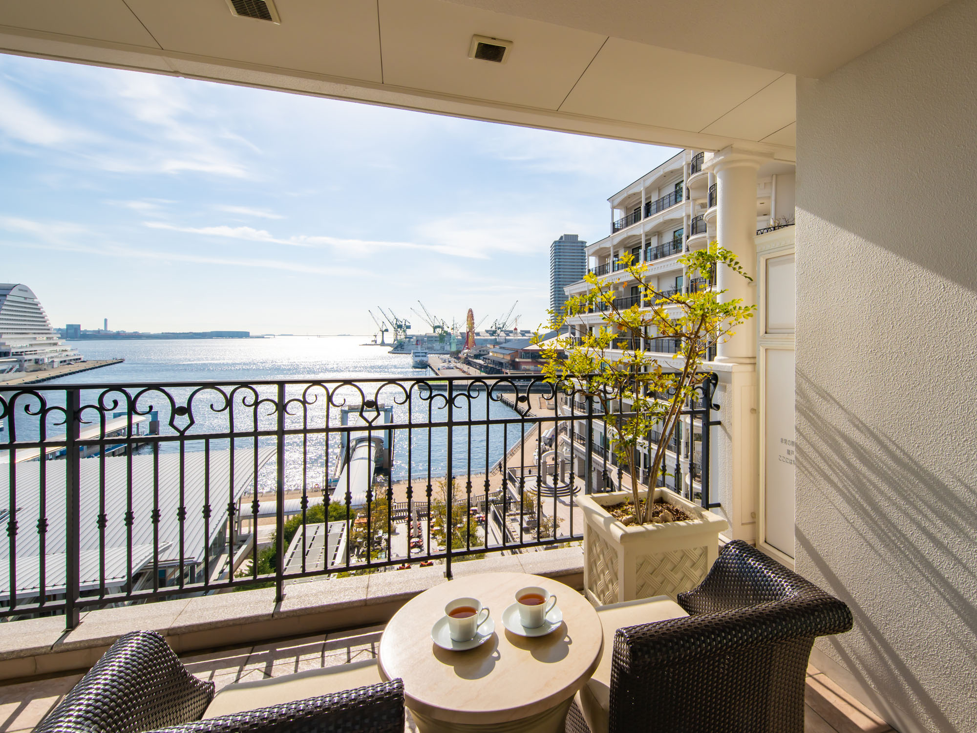 ホテル ラ・スイート神戸ハーバーランド ご宿泊ペアVIP招待券(朝食付)