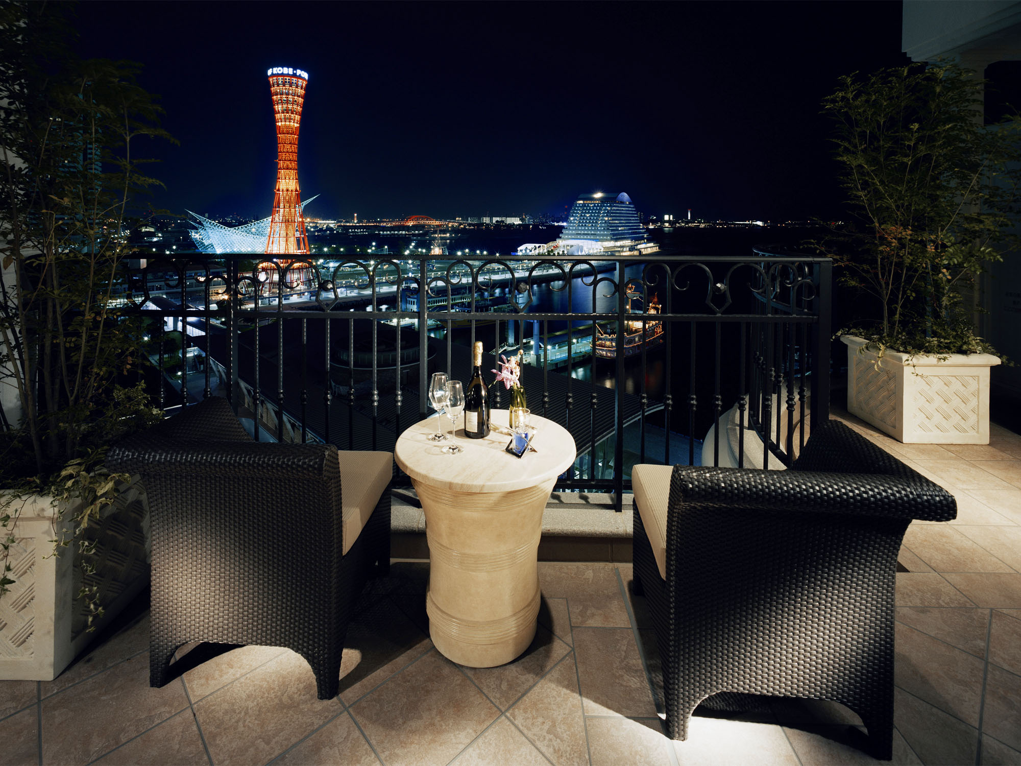 ホテル ラ・スイート神戸ハーバーランド 平日限定ご宿泊ペア招待券(素泊まり)