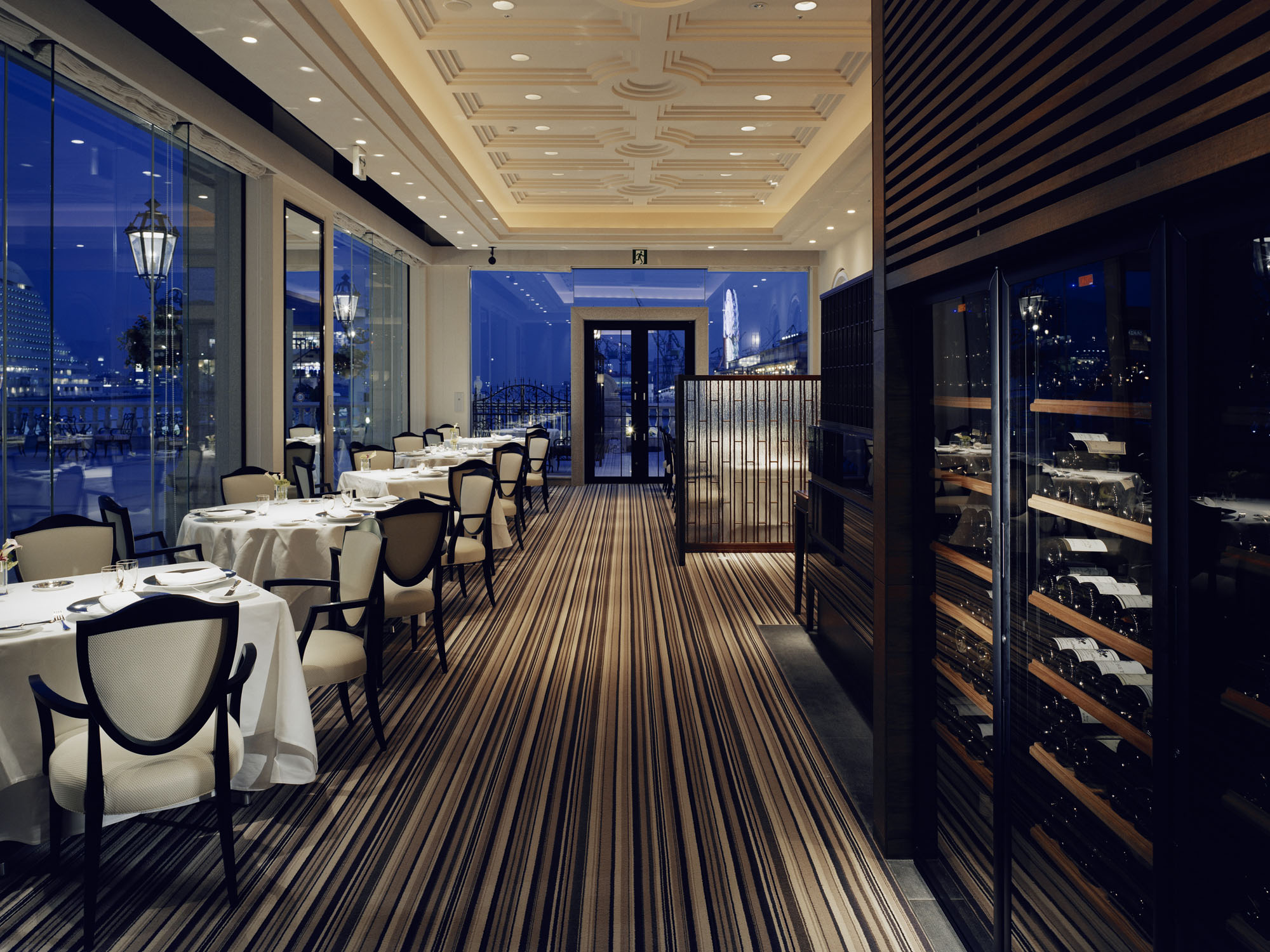 ホテル ラ・スイート神戸ハーバーランド レストランディナー券（2名様分）