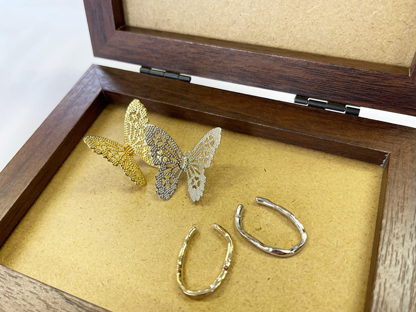 透かし蝶（左耳用）＆メタル細身ウェーブ（片耳用）イヤーカフセット