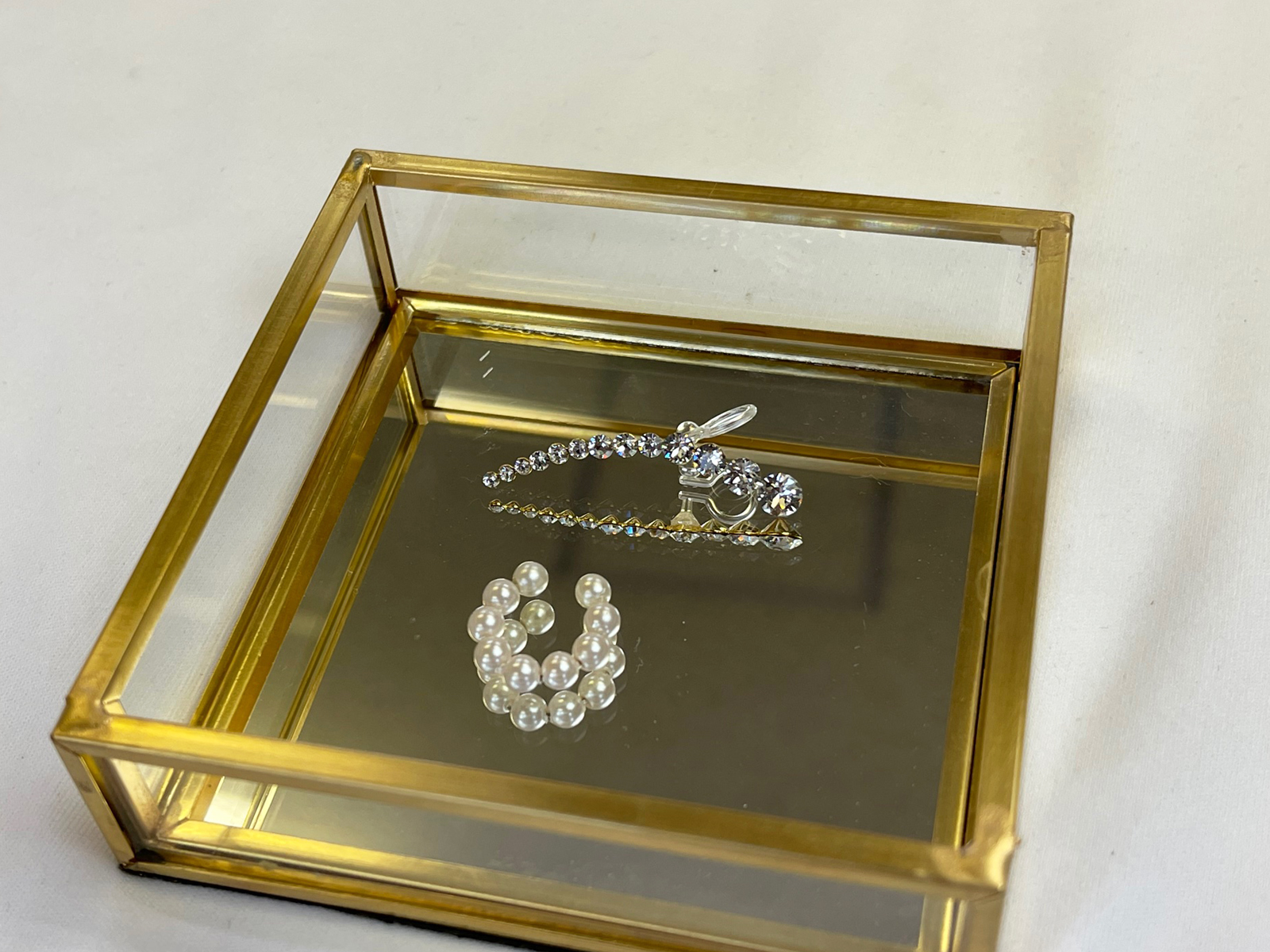 ラインストーングラデーション（左耳用）＆シンプルパール（片耳用）イヤーカフセット