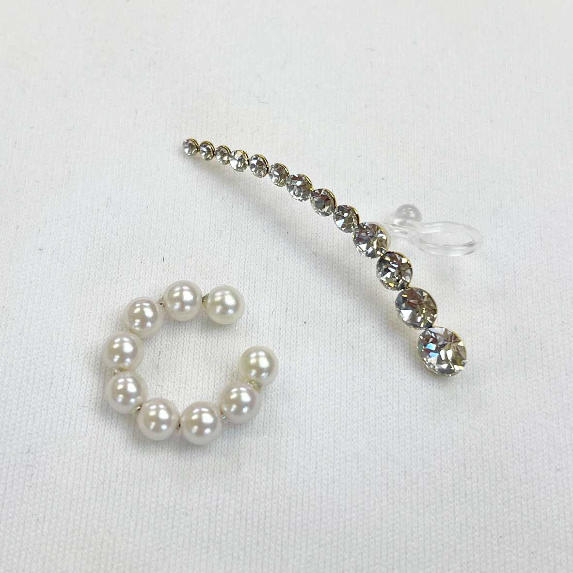 ラインストーングラデーション（左耳用）＆シンプルパール（片耳用）イヤーカフセット