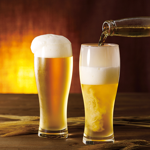 泡立つビアグラス（ペア）
