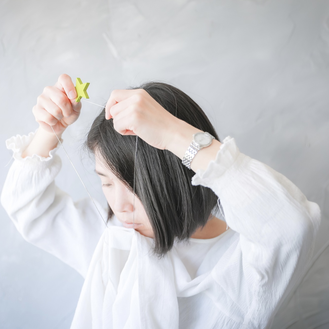 Kiko+の木のおもちゃ付きオーガニックおむつケーキ(2段/全3色)