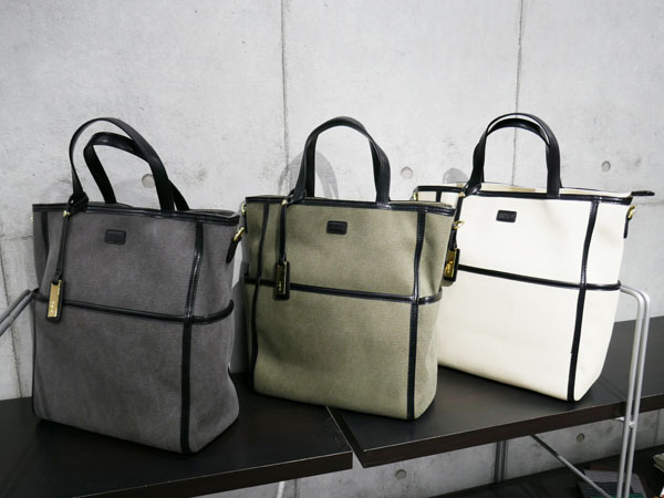 ナチュラルコットン縦長Ａ4トート  チャーム付き