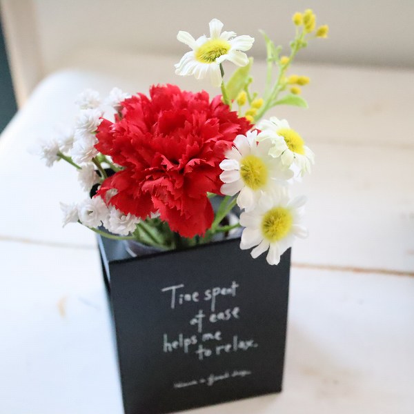 選べるぬいぐるみとカーネーションアレンジ　魔法の水　マジカルウォーター　