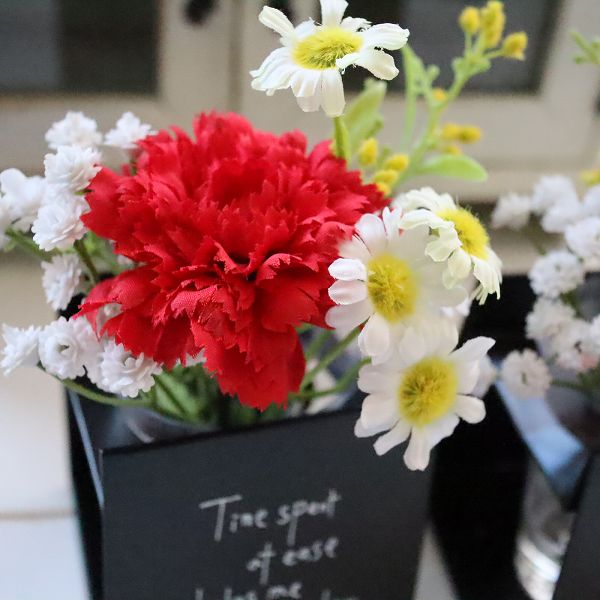 選べるぬいぐるみとカーネーションアレンジ　魔法の水　マジカルウォーター　