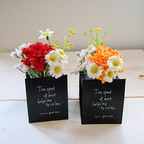 選べるぬいぐるみとカーネーションアレンジ　魔法の水　マジカルウォーター　