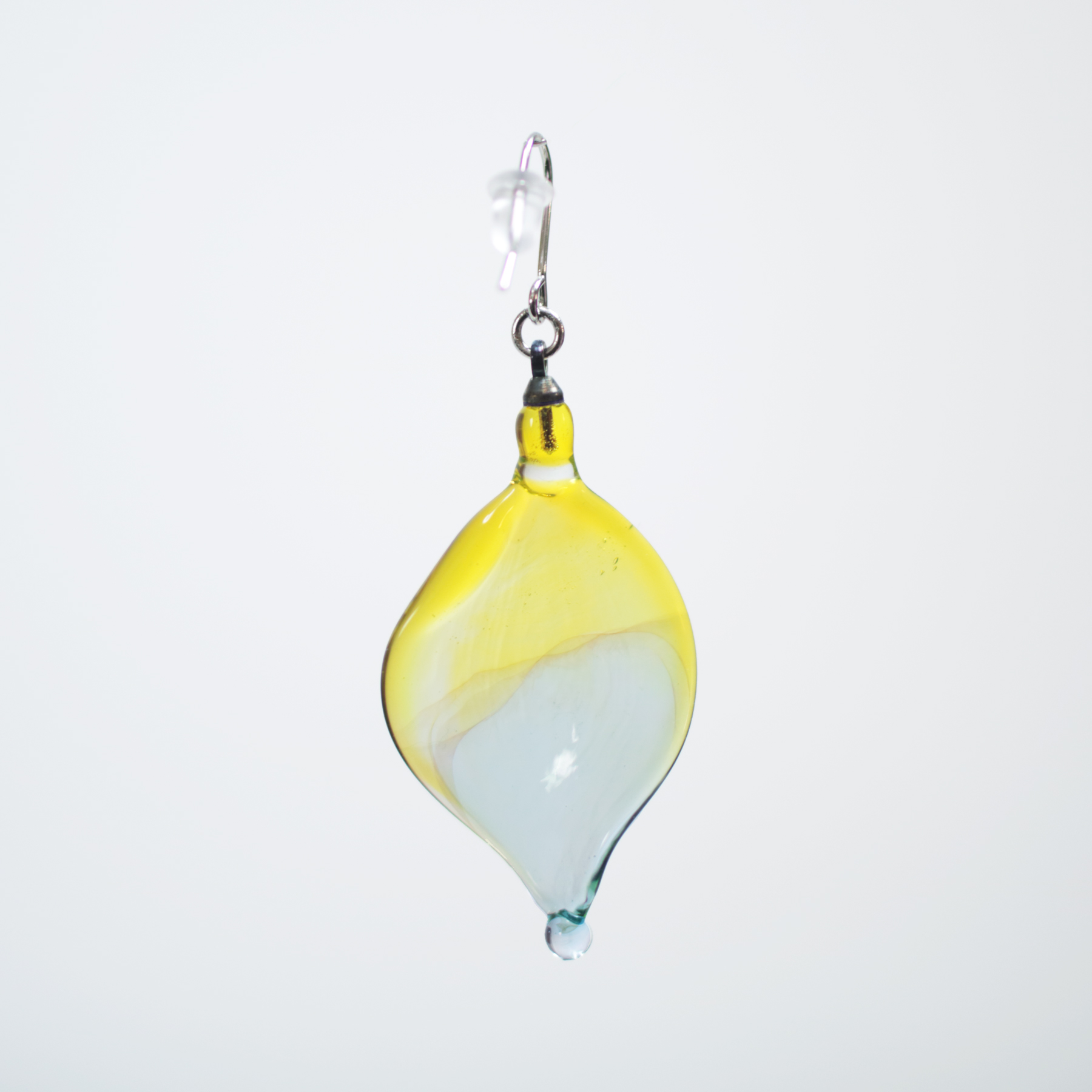 玻璃の花びら（ピアス）