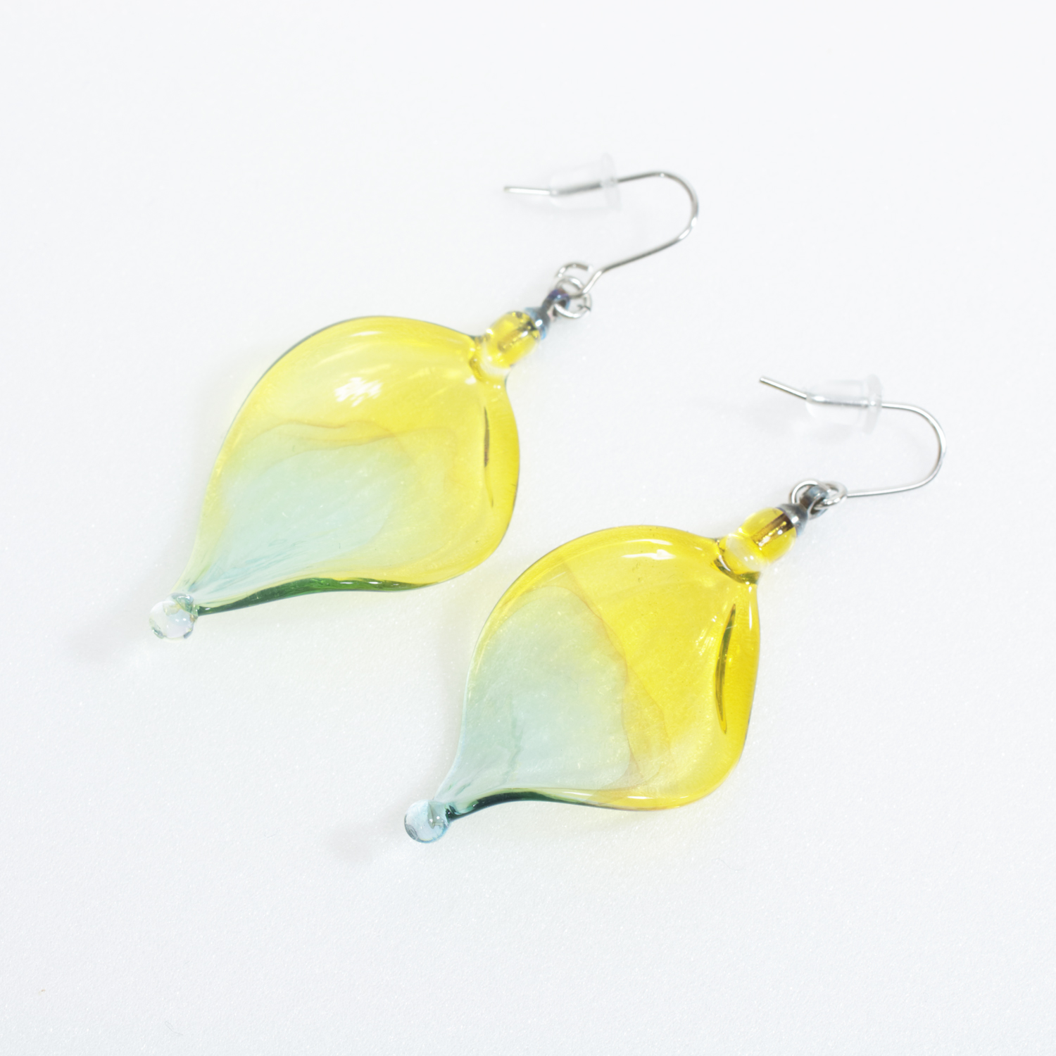 玻璃の花びら（ピアス）