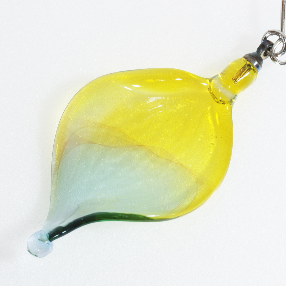 玻璃の花びら（ピアス）