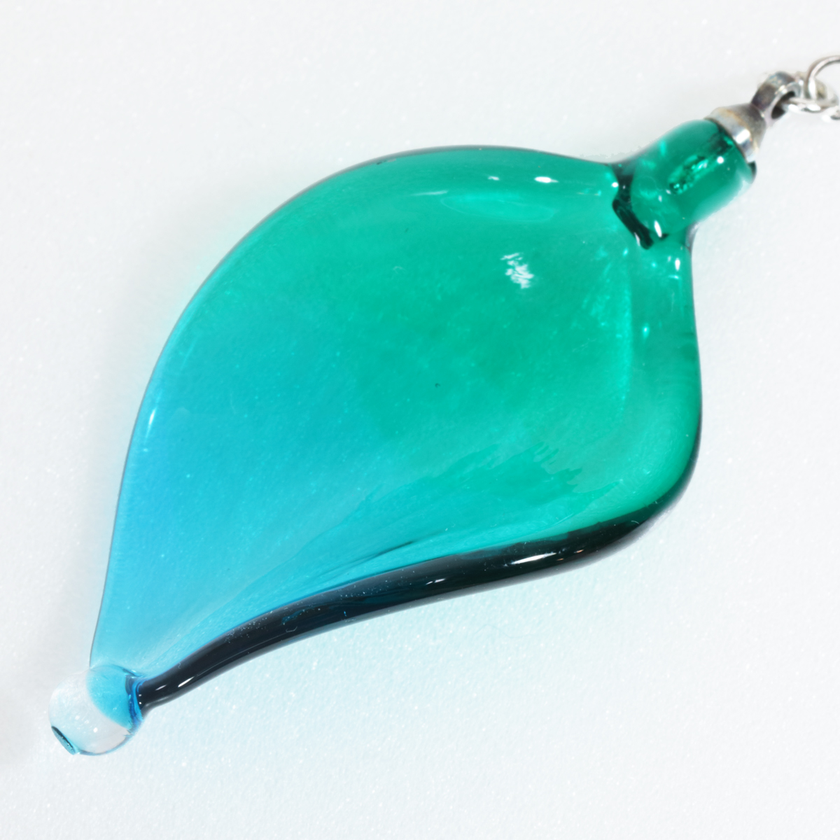 玻璃の花びら（ピアス）