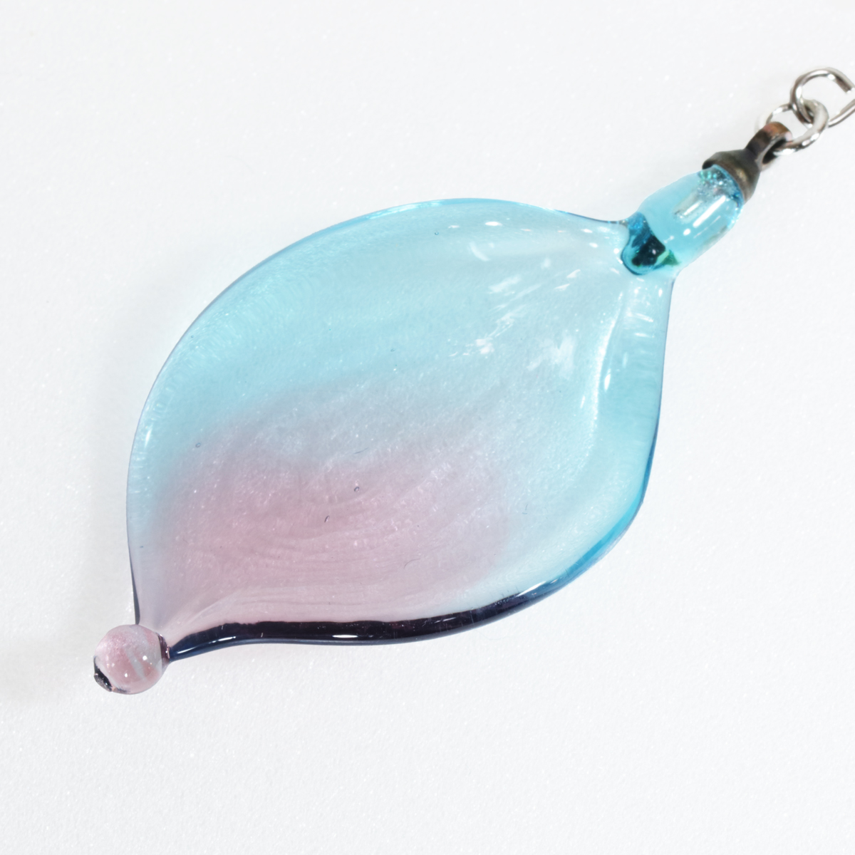 玻璃の花びら（ピアス）