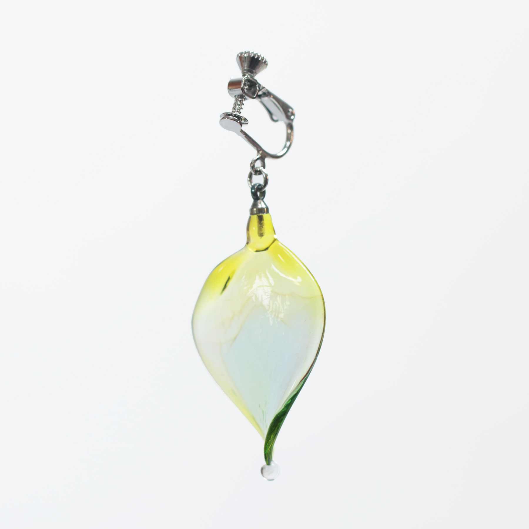 玻璃の花びら（イヤリング）