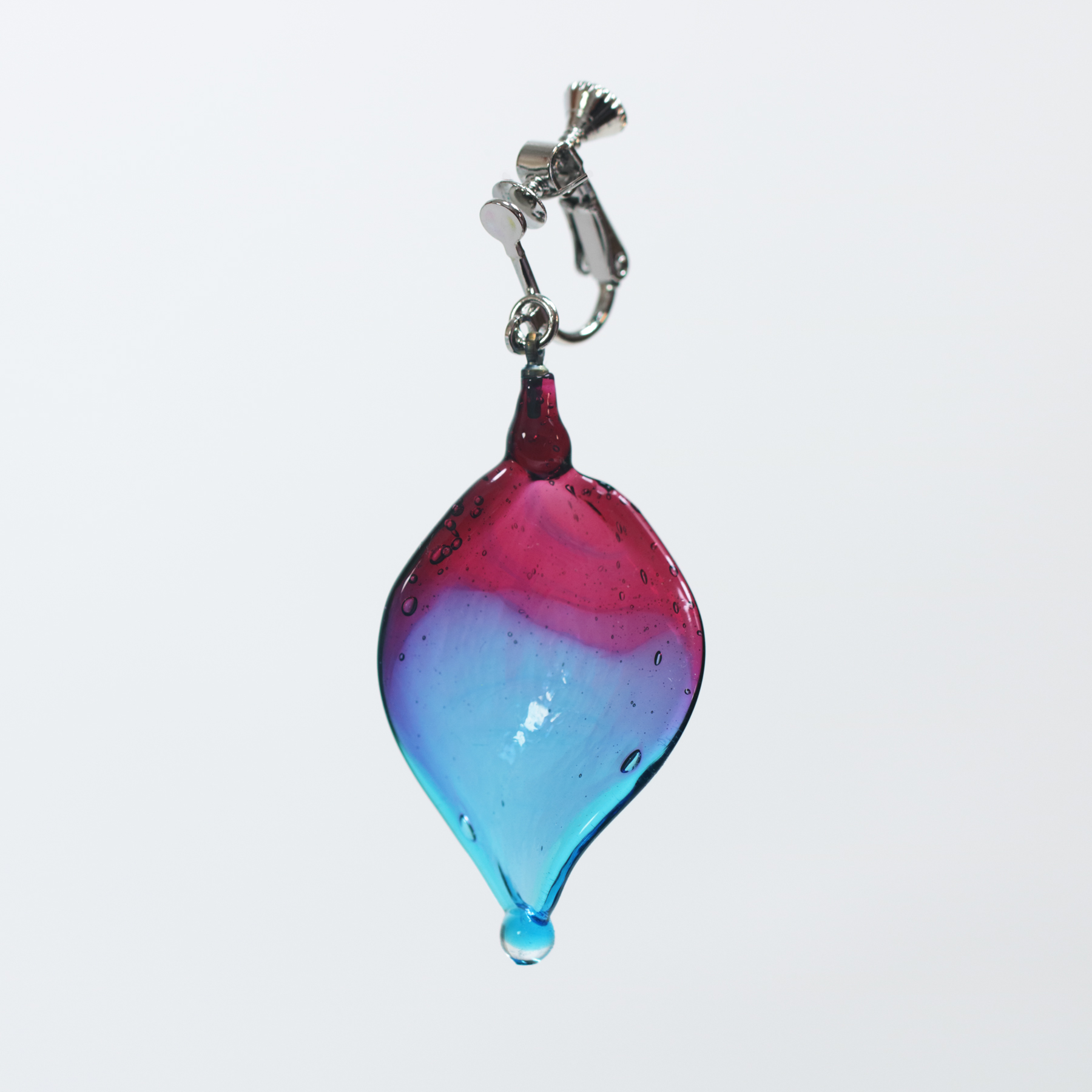 玻璃の花びら（イヤリング）