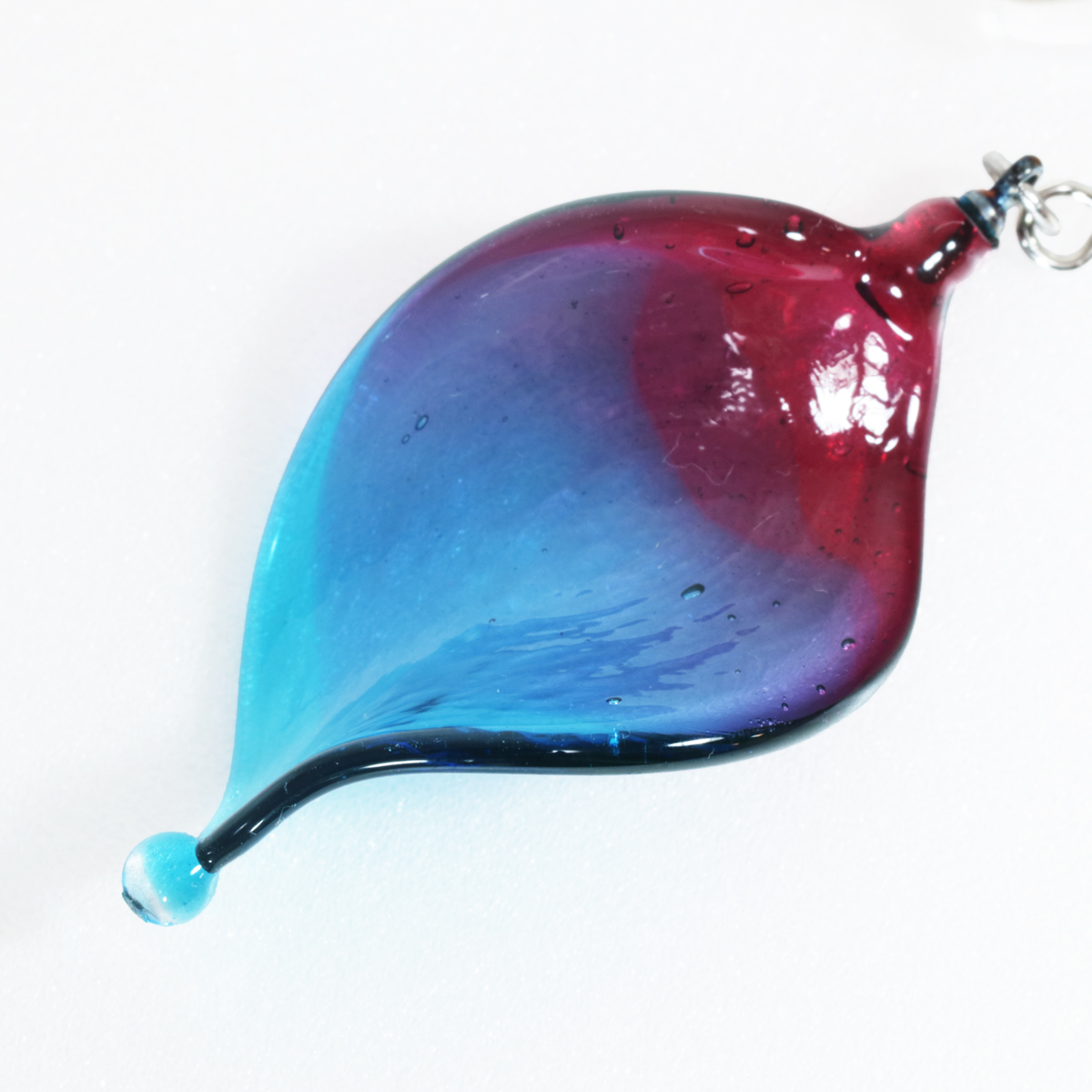 玻璃の花びら（イヤリング）