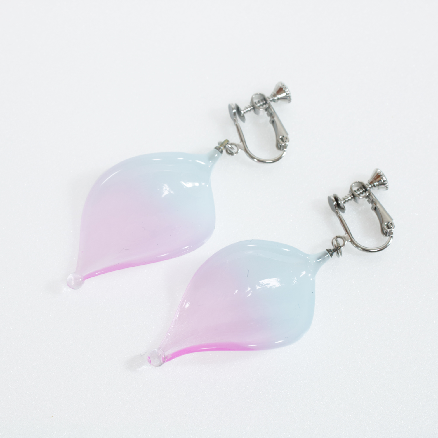 玻璃の花びら（イヤリング）