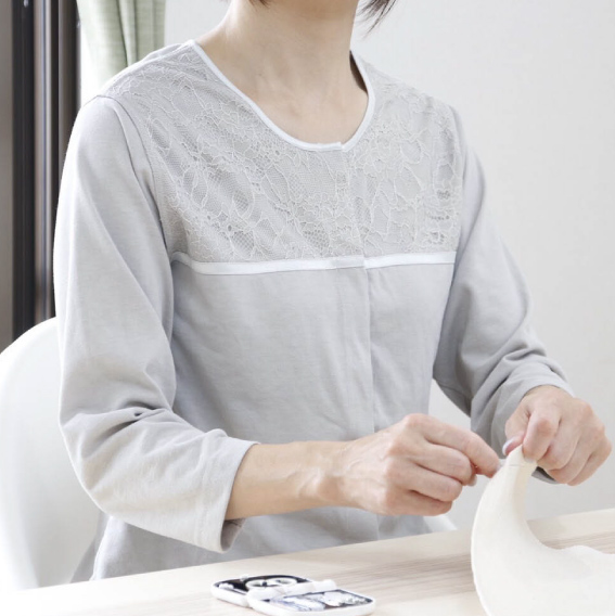 オシャレな前開き肌着（レース）