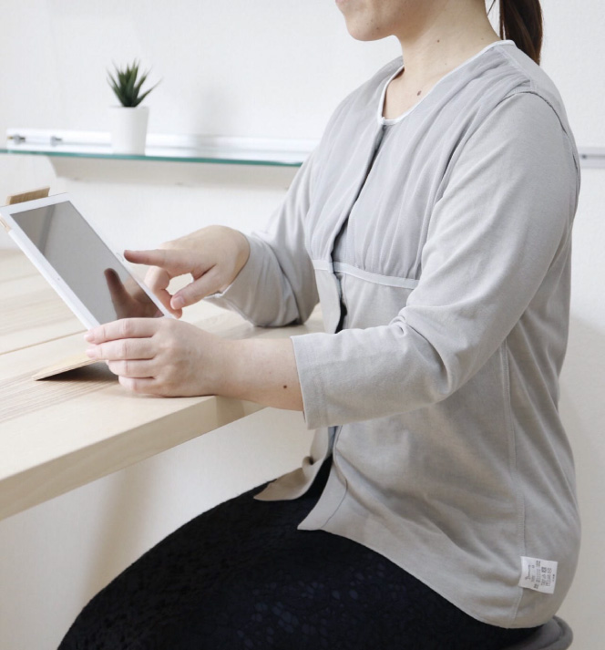 オシャレな前開き肌着（チュール）