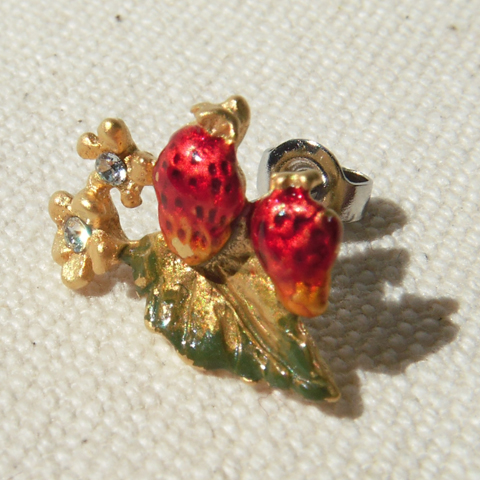 ナイトレ・ストロベリィピアス