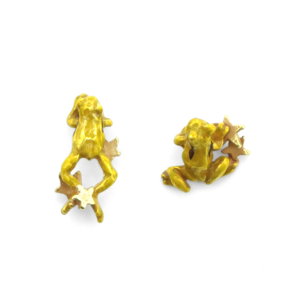 蛙 ピアス 括ら