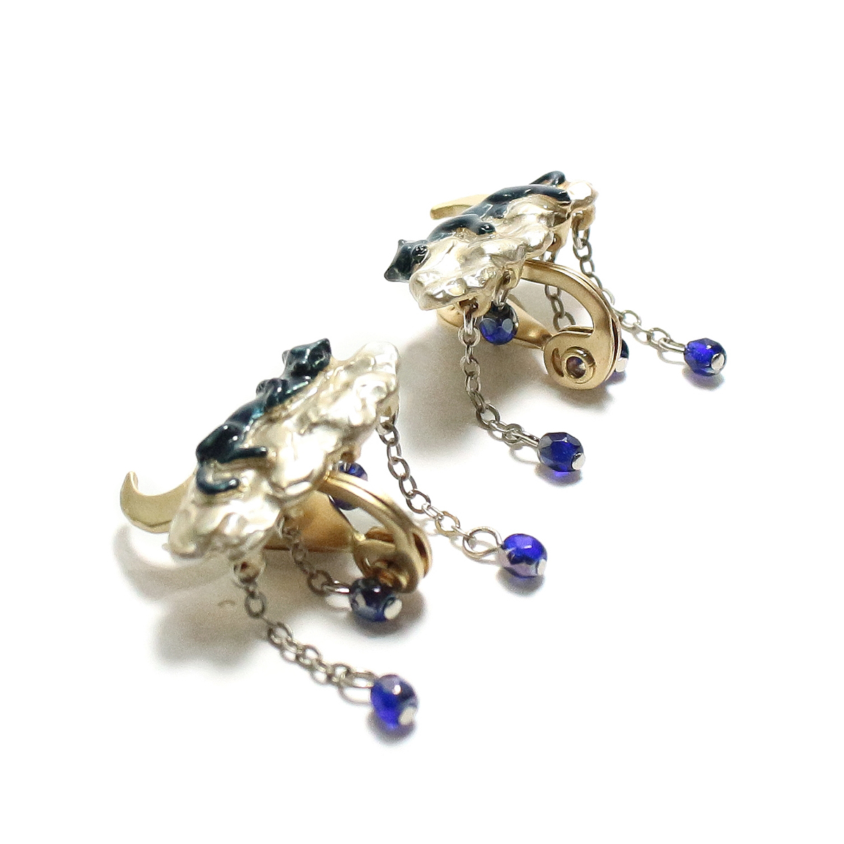 ネコと雲イヤリング