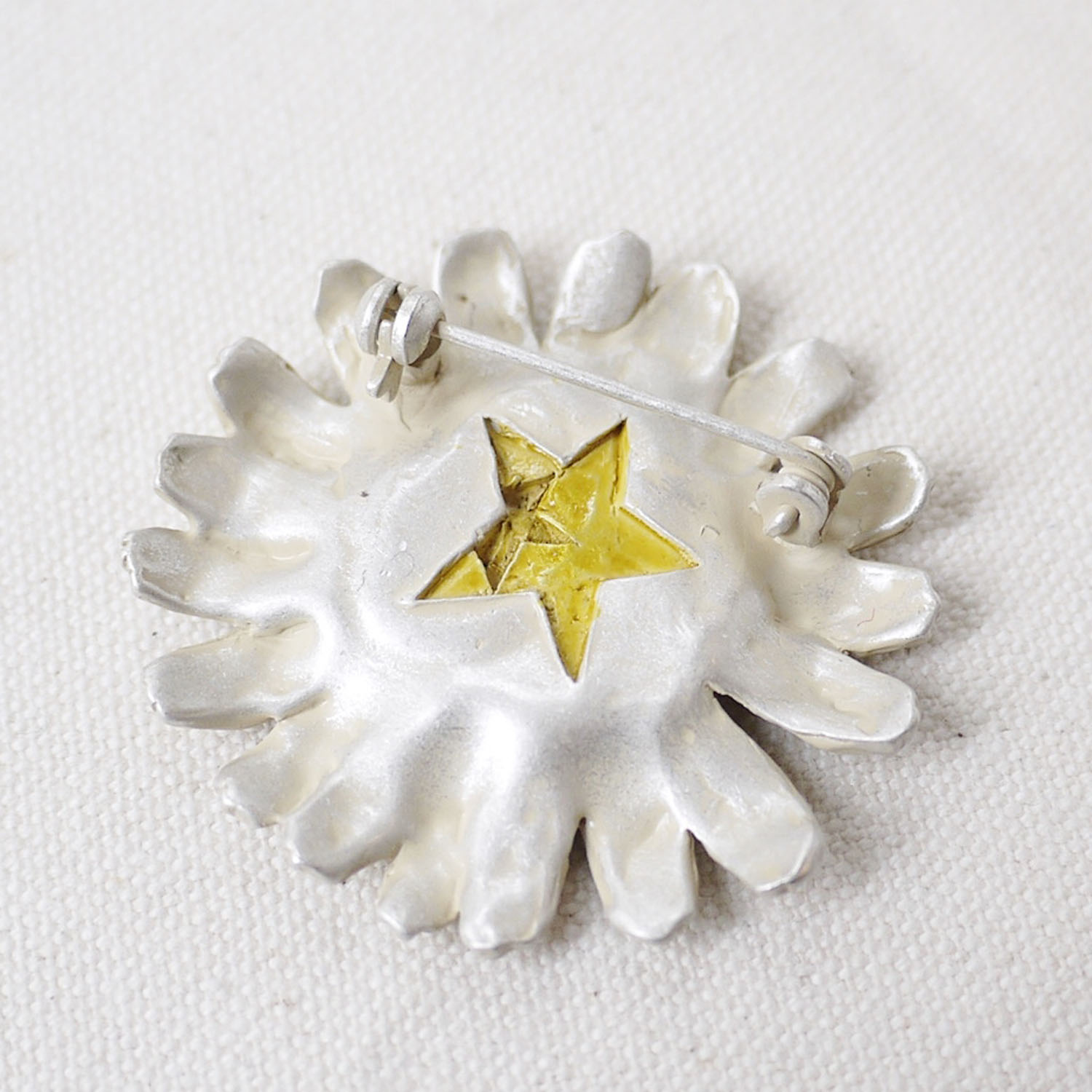 ラウテルンブローチ