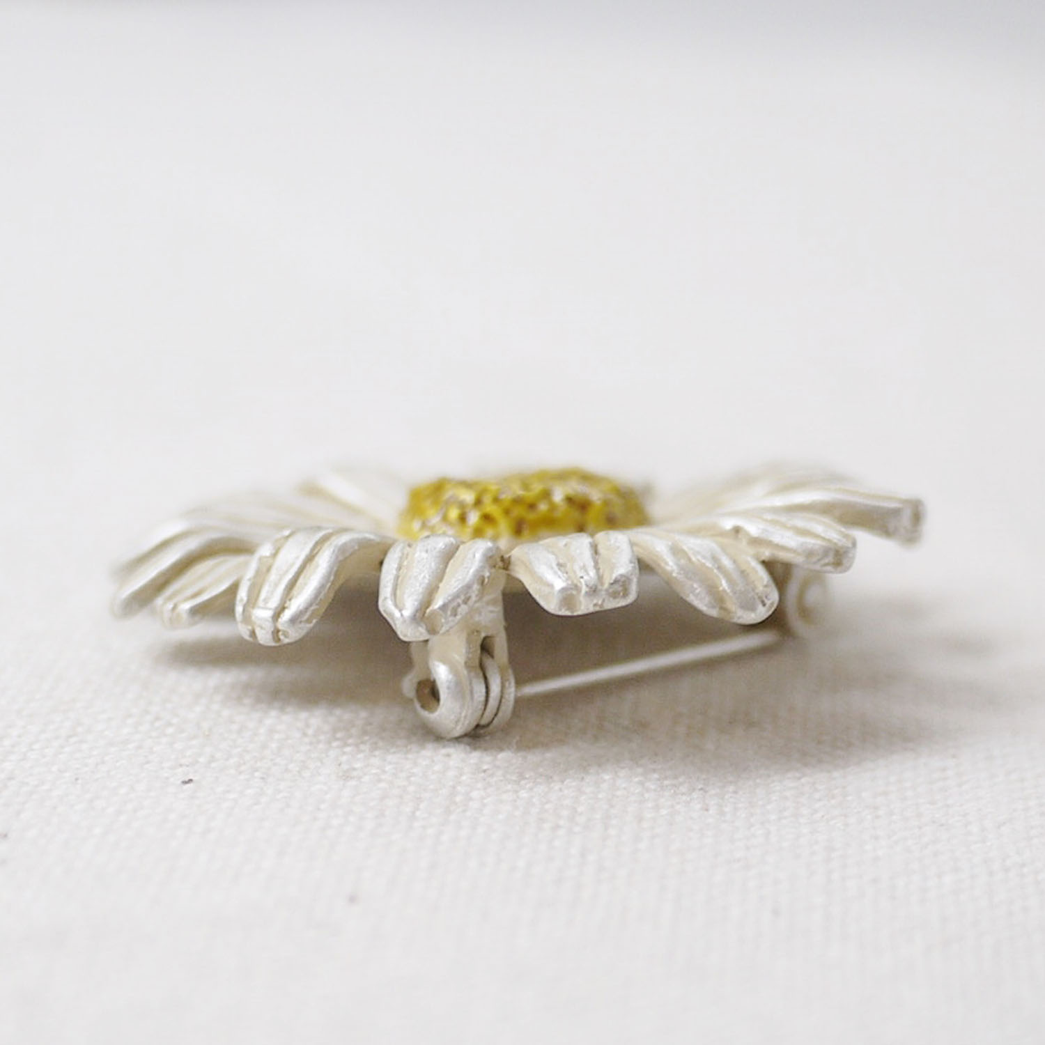 ラウテルンブローチ