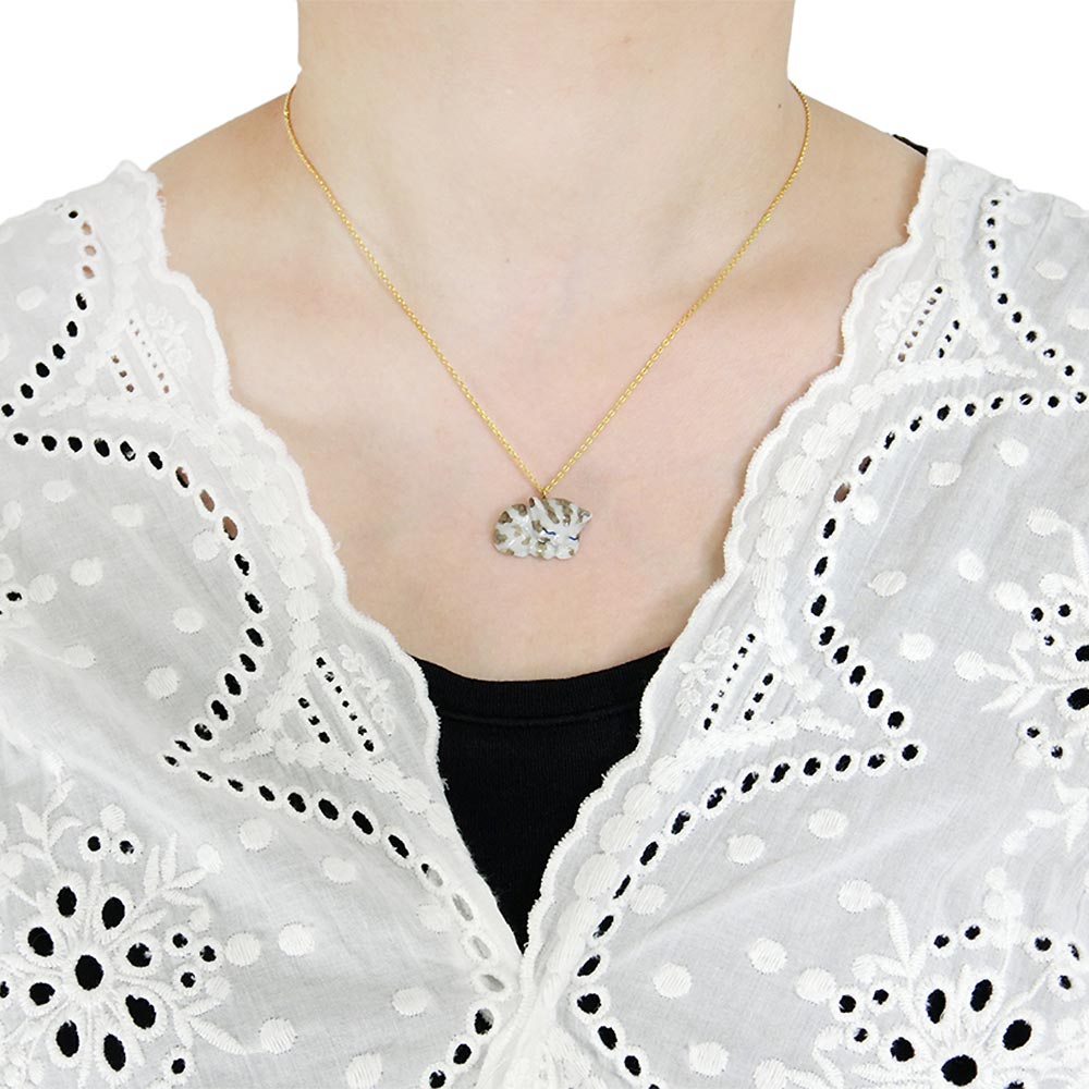 有田焼 眠り猫（ネックレス）