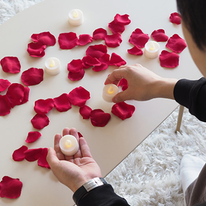 【サプライズ演出セット】ミニ(バラの花びら50枚＋LEDライト5個)