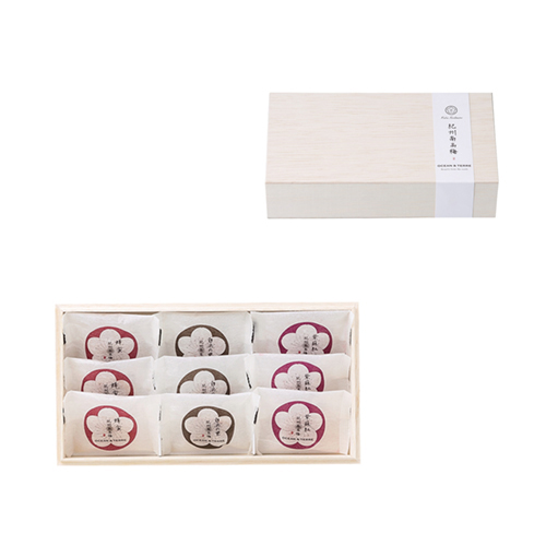 Premium 紀州南高梅 9粒 木箱入り A381