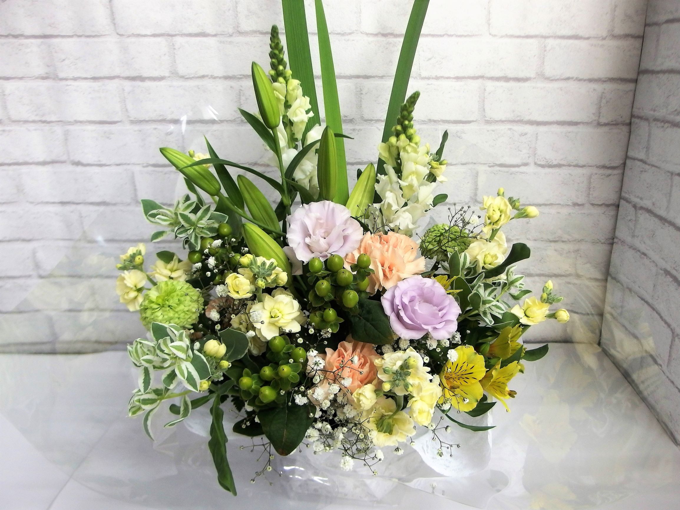 洋花で華やかにお供え
