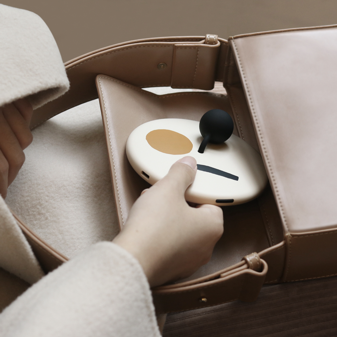 HANDHELD MAKEUP MIRROR（LEDハンドミラー）