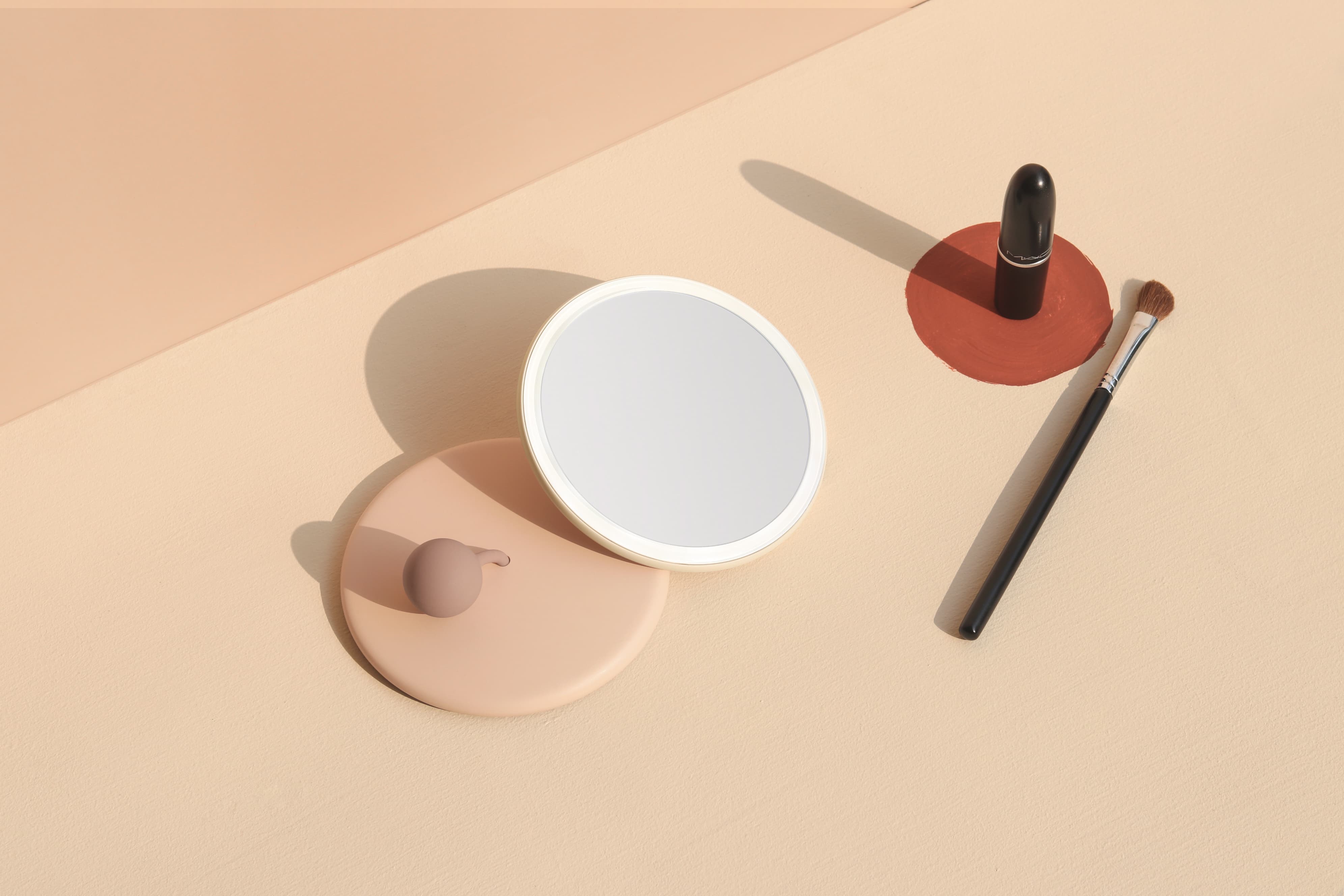 HANDHELD MAKEUP MIRROR（LEDハンドミラー）