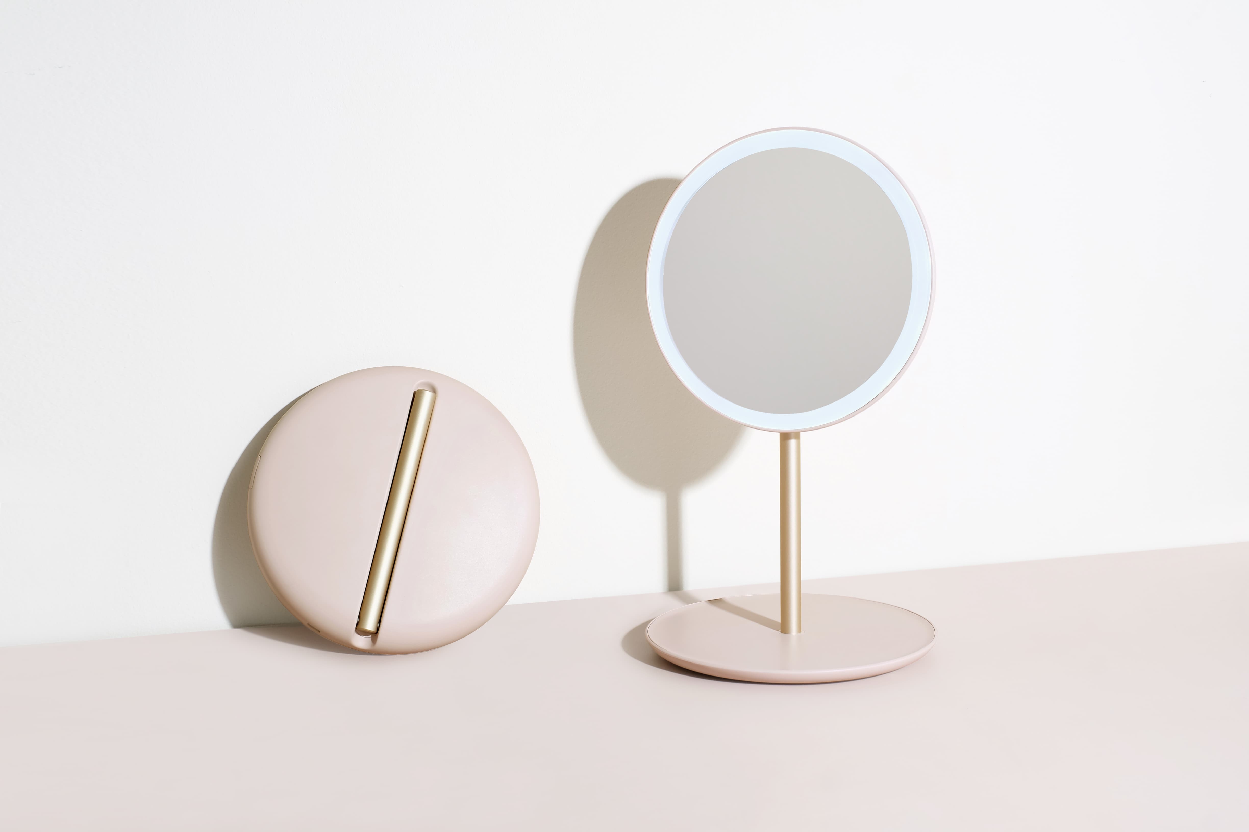 TRAVEL MAKEUP MIRROR（組み立て式LEDスタンドミラー）